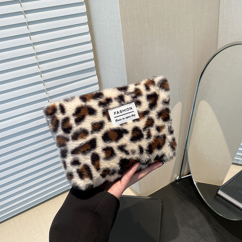 Beauty Makeup Bag - Tas Makeup Bulu Motif Leopard Kapasitas