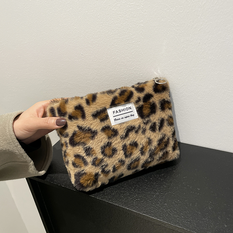 Tas Makeup Bulu Motif Leopard  - Beauty Makeup Bag ulasan dan harga