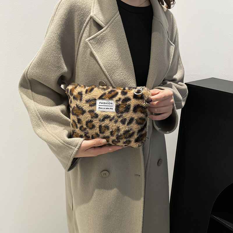 Tas Makeup Bulu Motif Leopard  - Beauty Makeup Bag ulasan dan harga